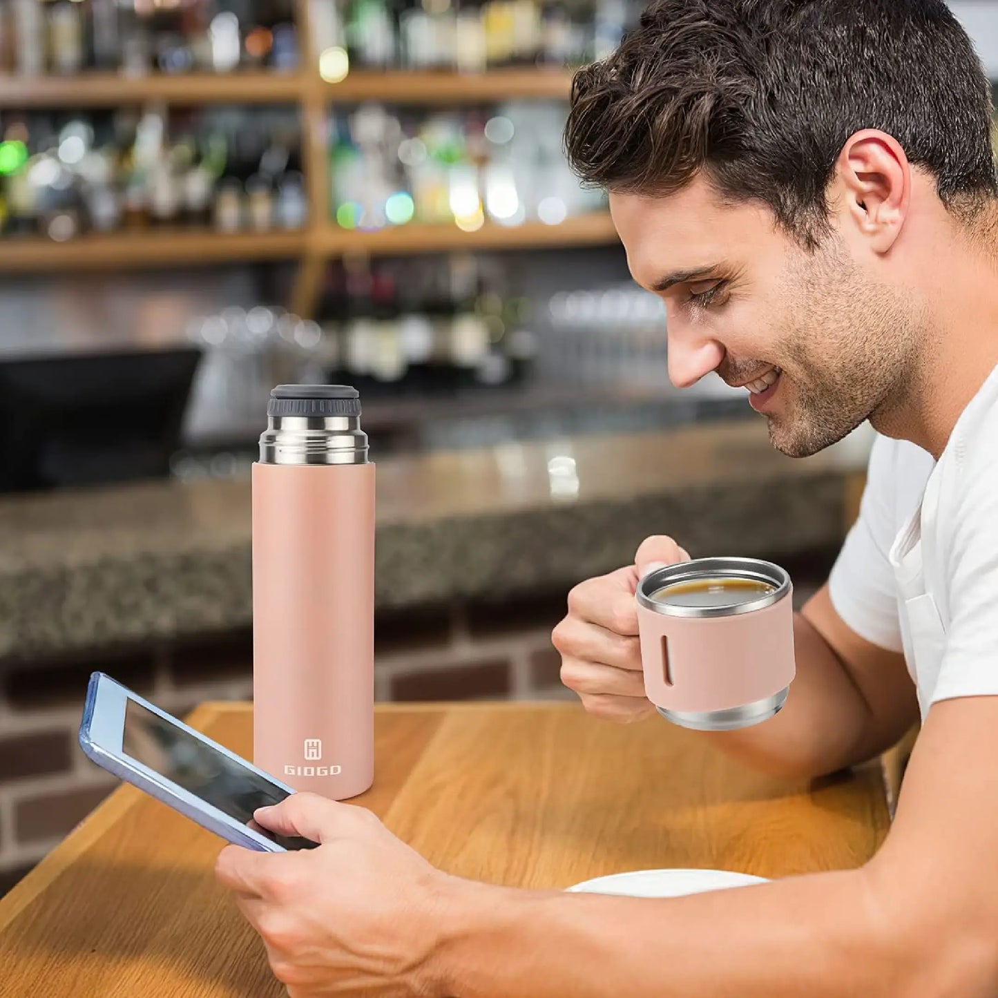 No más bebidas frías o calientes cuando no deben serlo. La solución está en tus manos. TERMO QUE TE INCLUYE 3 TAZAS DE ACERO